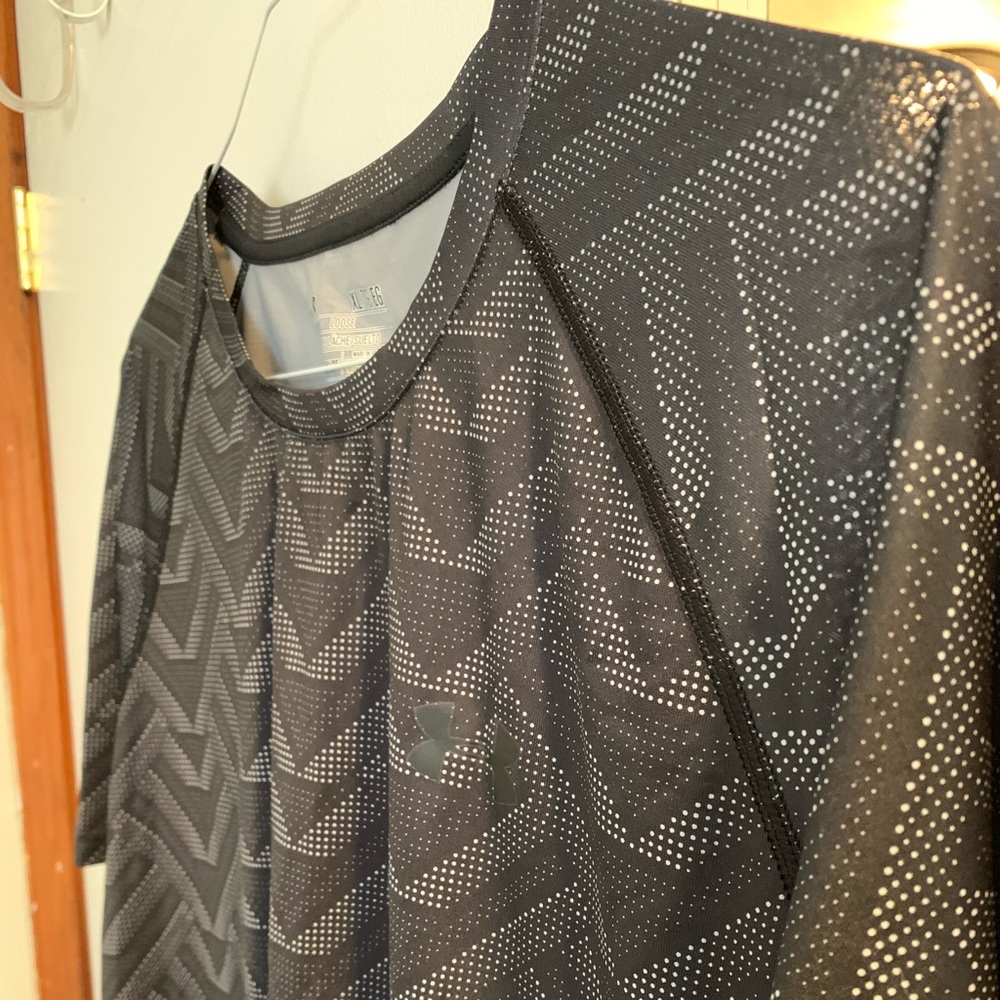 Extra large short sleeve black and white